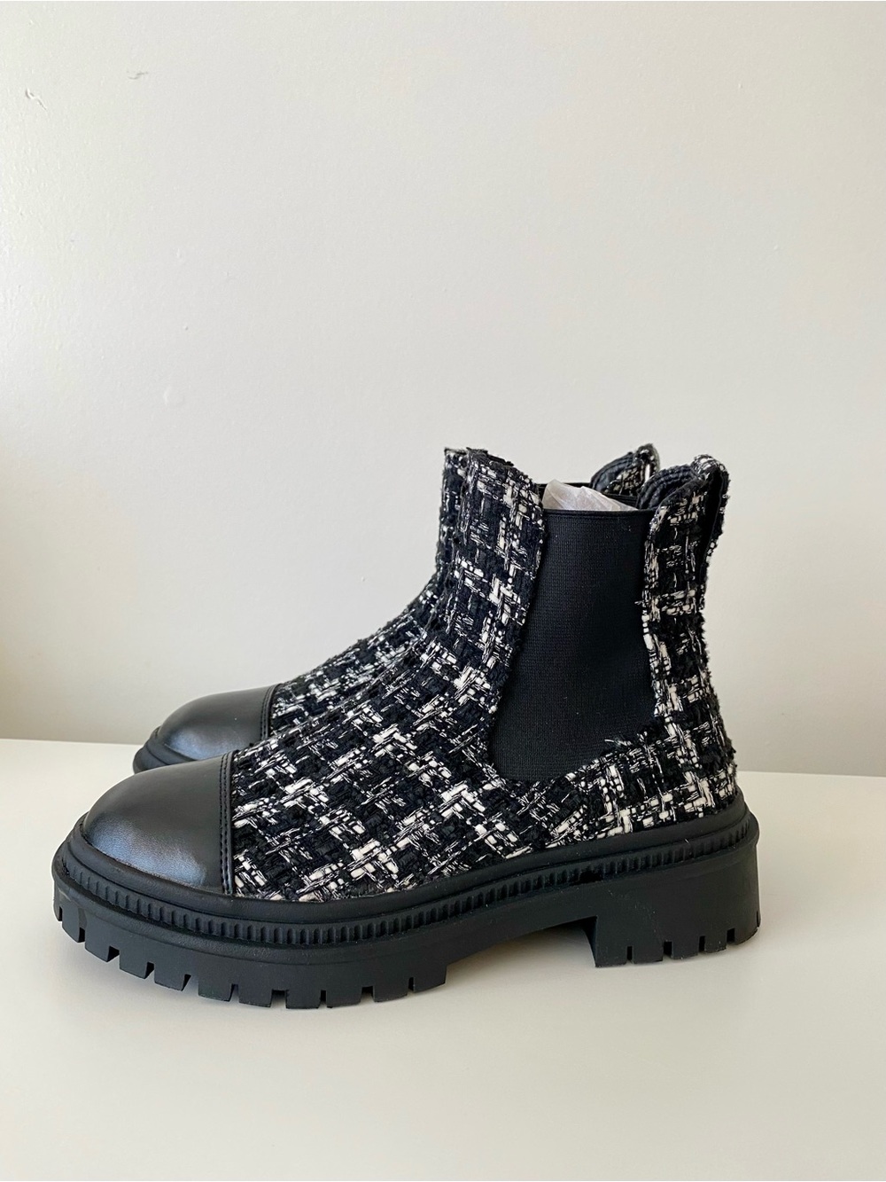 Steve Madden Textured Black, White & Silver Tweed Chelsea Boots with box